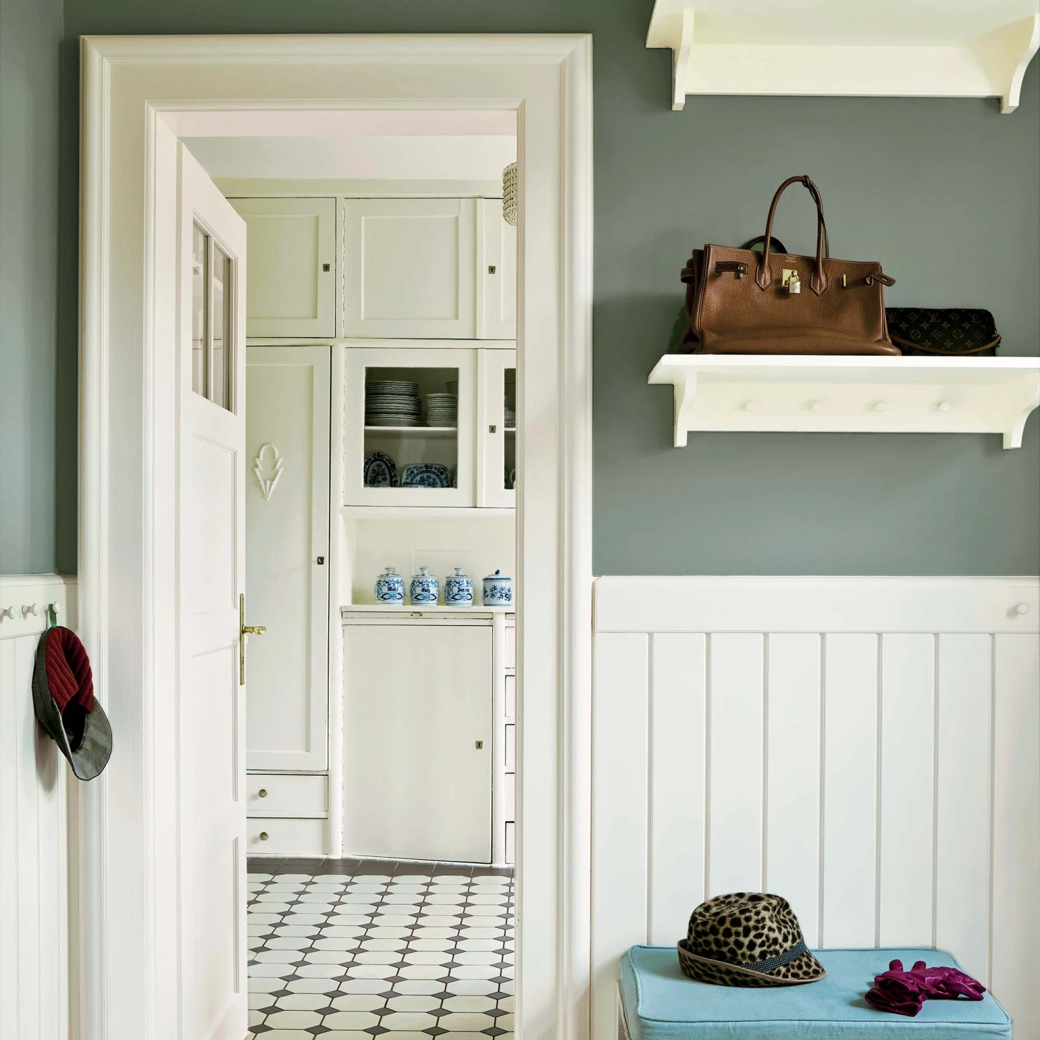 Farrow & Ball Estate Card Room Green No.79 Eggshell Paint, 750ml - Image 4