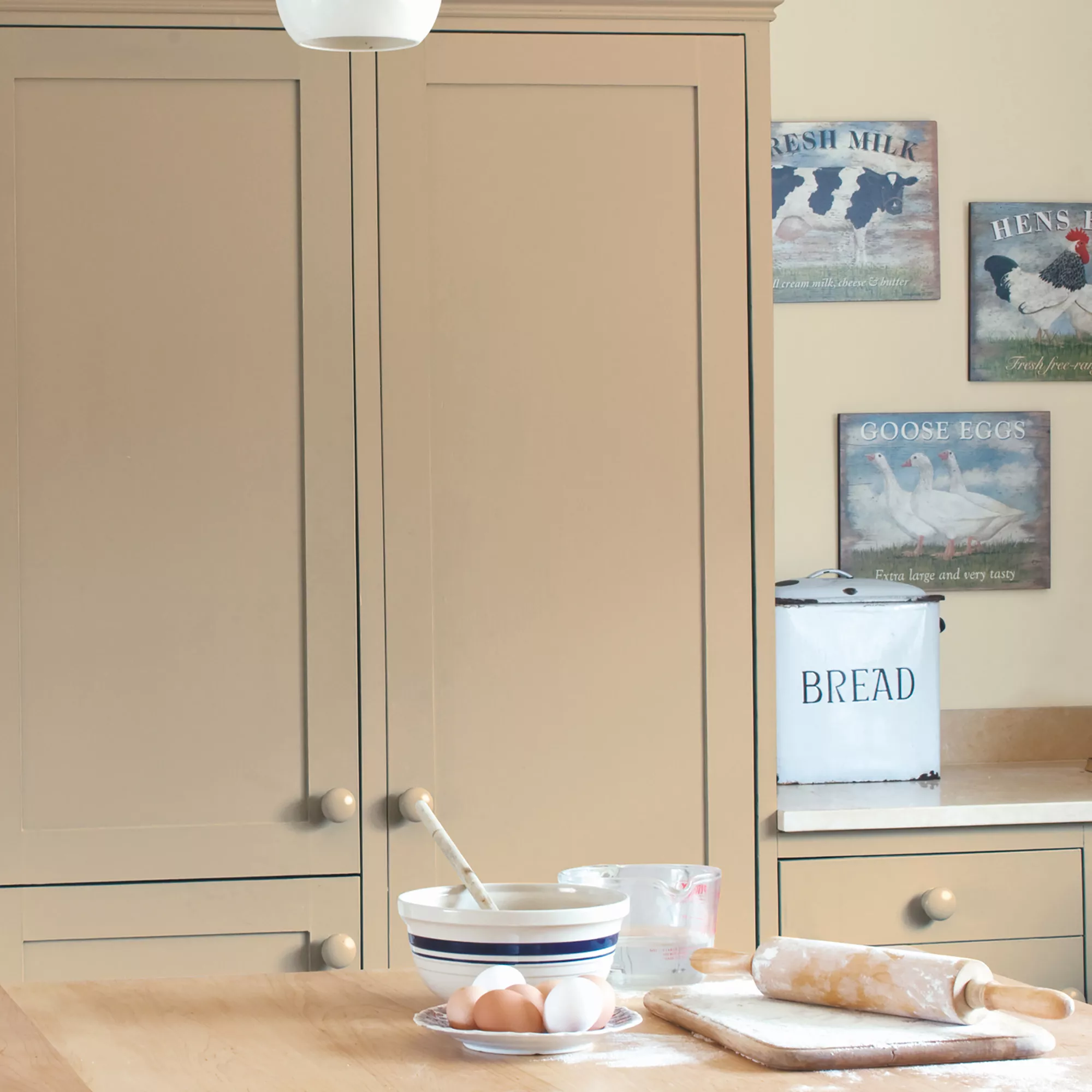 Farrow & Ball Estate London Stone No.6 Eggshell Paint, 750ml - Image 4