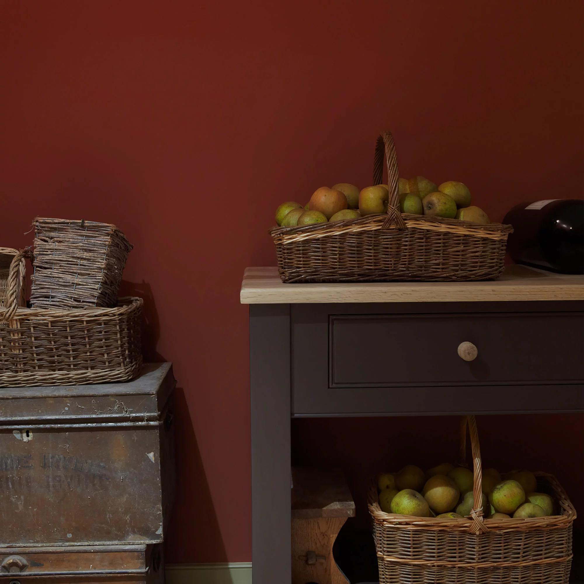 Farrow & Ball Estate Picture Gallery Red No.42 Eggshell Paint, 750ml - Image 4