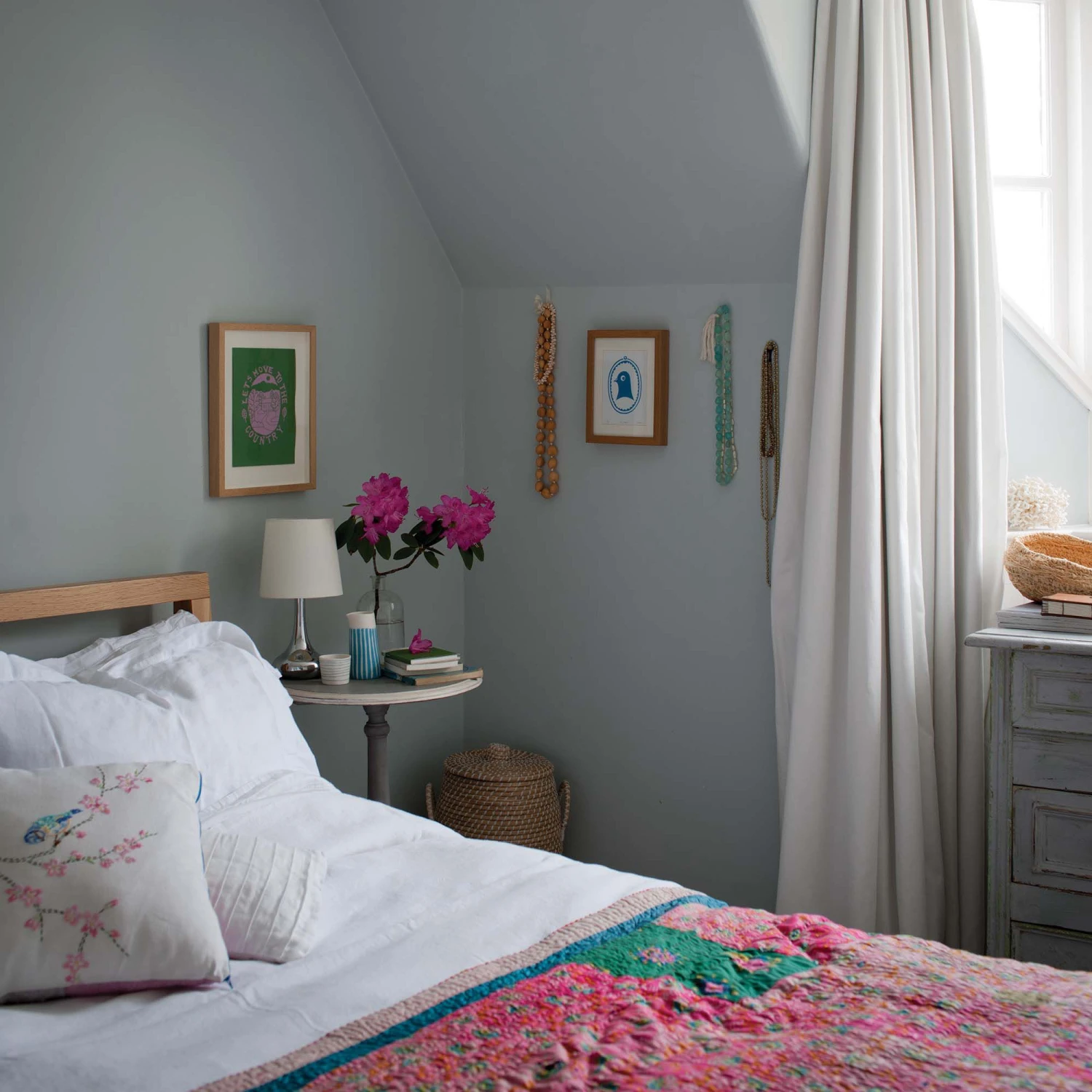 Farrow & Ball Modern Light Blue No.22 Eggshell Paint, 2.5L - Image 4