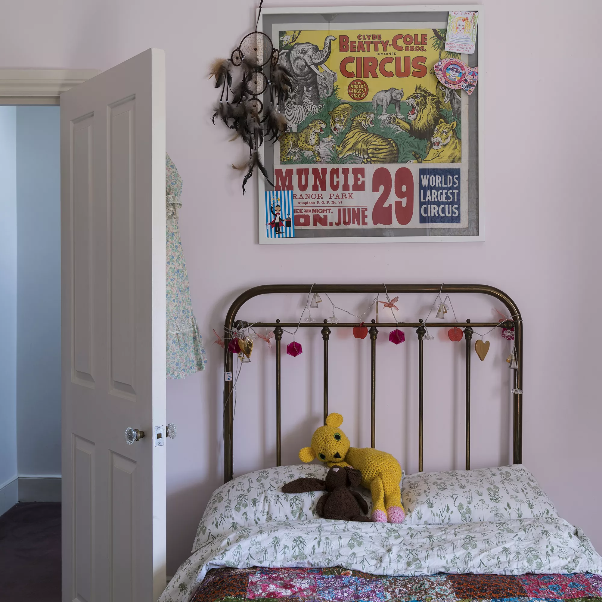 Farrow & Ball Modern Middleton Pink No.245 Eggshell Emulsion Paint, 750ml - Image 4