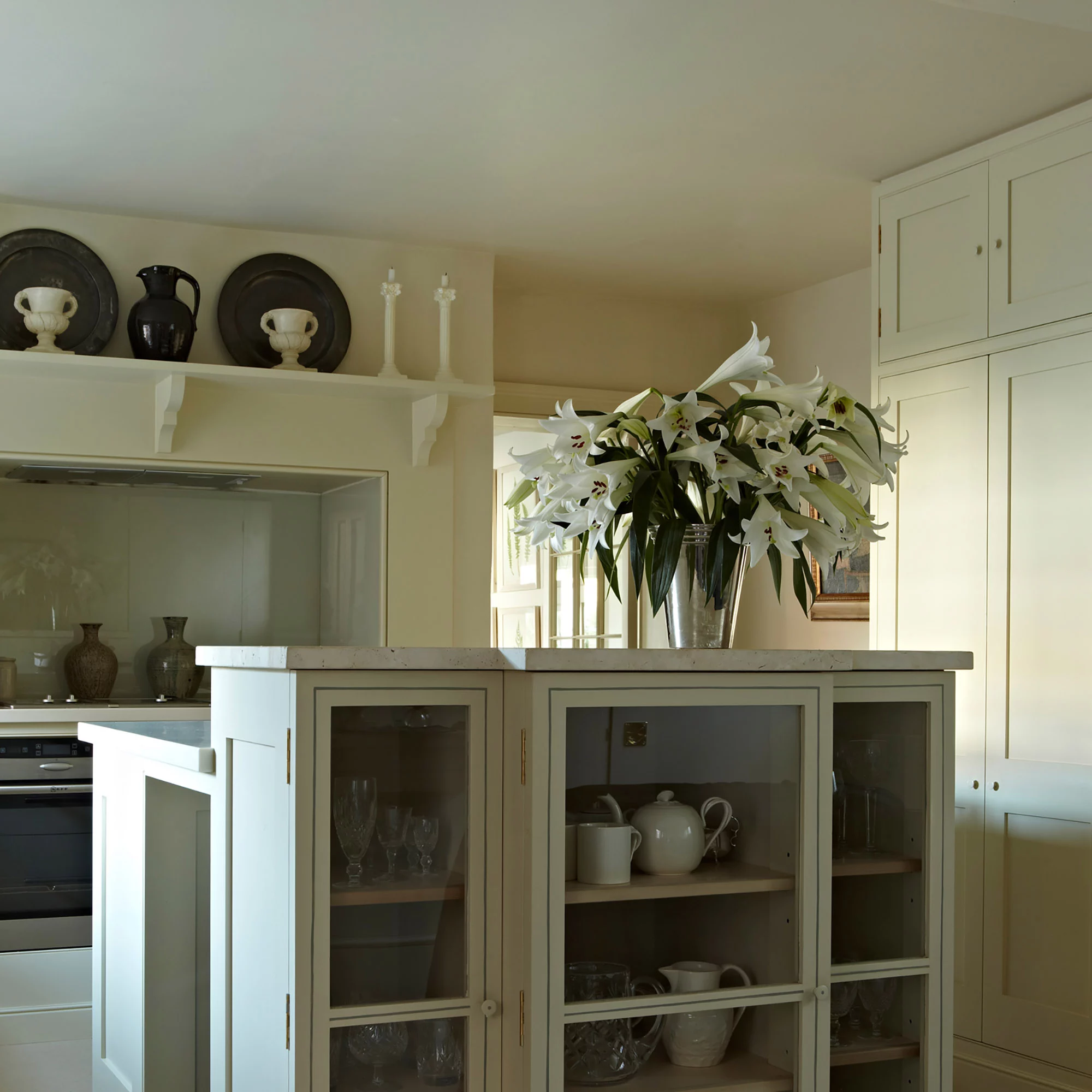 Farrow & Ball Modern Off White No.3 Eggshell Paint, 750ml - Image 4