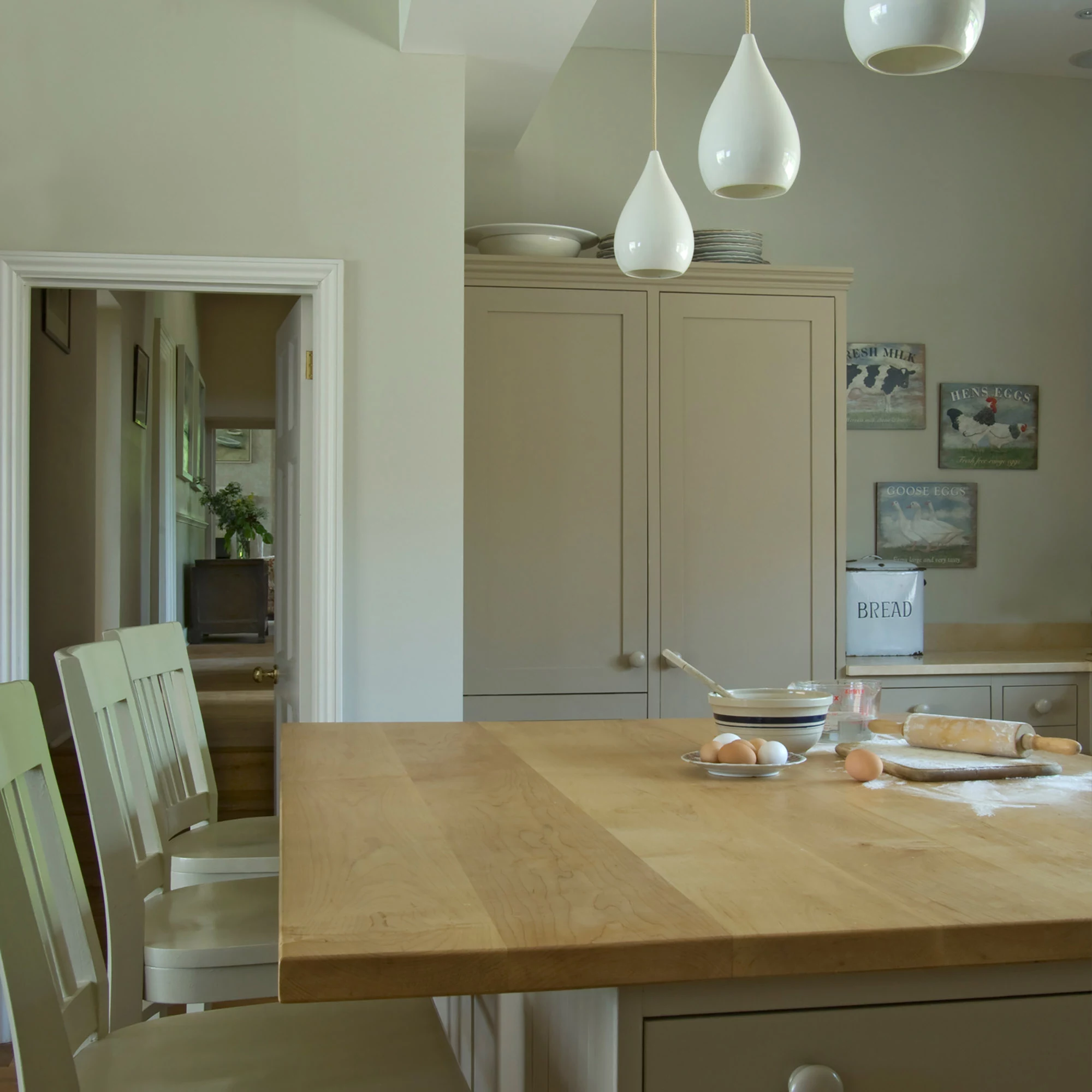 Farrow & Ball Modern Shaded White No.201 Eggshell Paint, 2.5L - Image 4