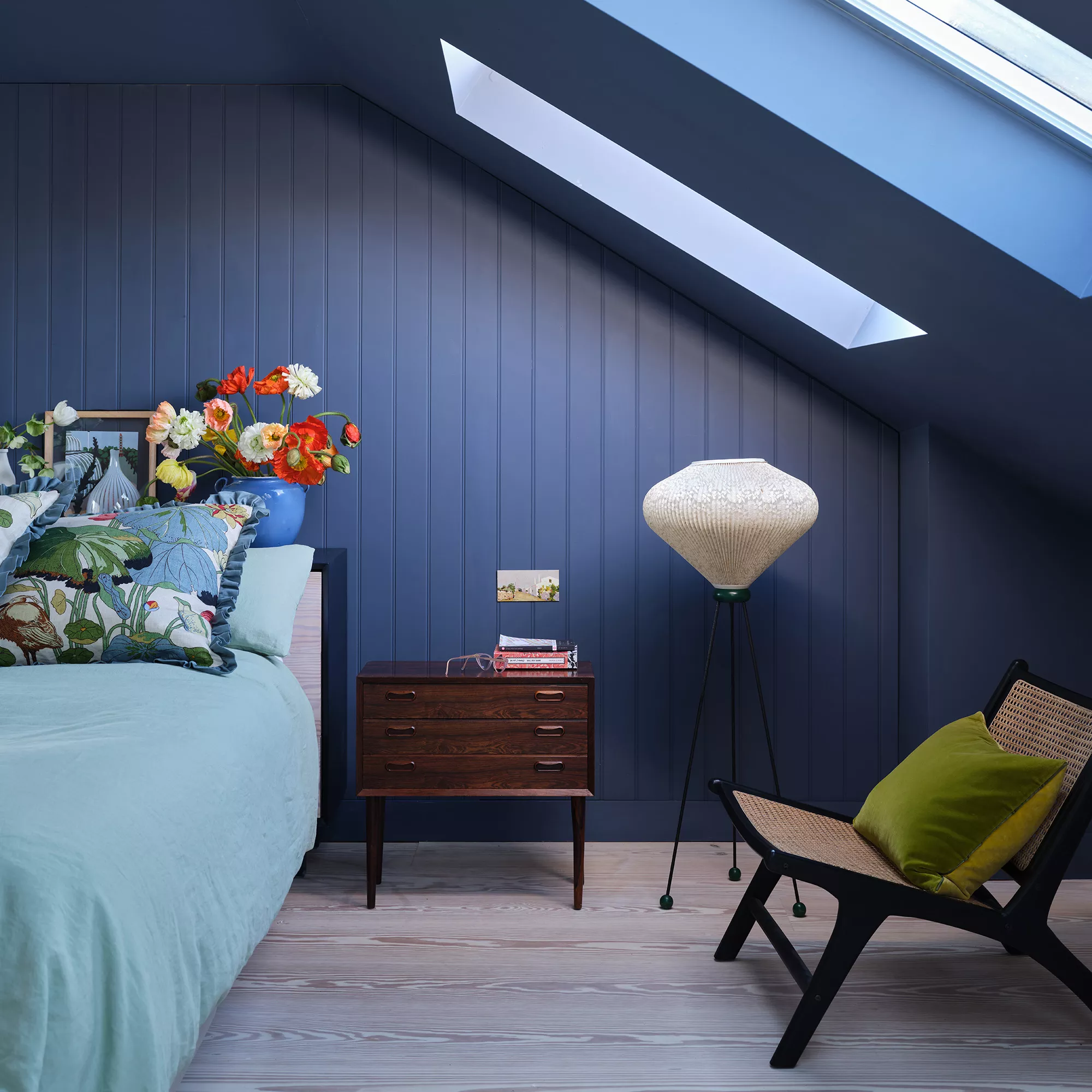 Farrow & Ball Modern Wine Dark No.308 Eggshell Paint, 750ml - Image 4